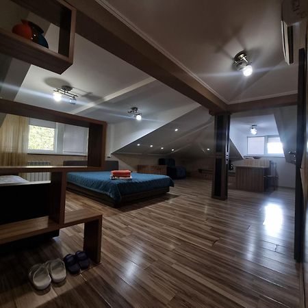 Apartments On Mustafa Ozturk Almatý Exterior foto
