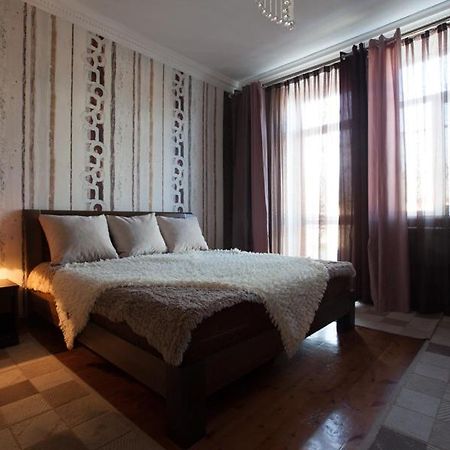 Apartments On Mustafa Ozturk Almatý Exterior foto